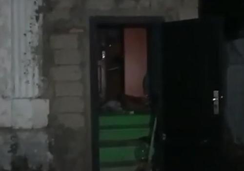 ​В Новороссийске полицейские спасли из горящего дома годовалого ребенка и его пьяных родителей (видео)