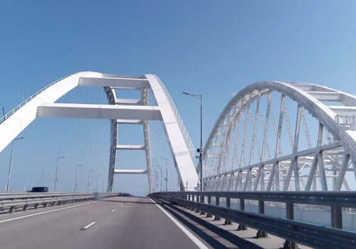 Крымский мост откроют для движения небольшим и пустым грузовикам