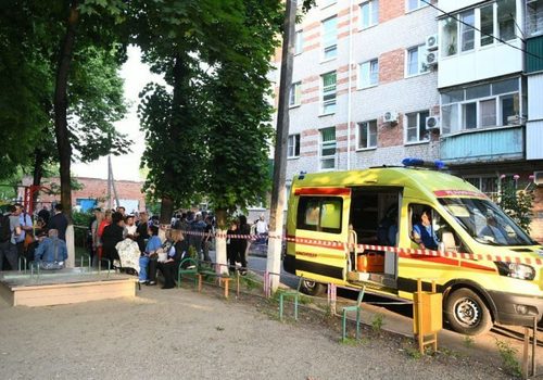 Часть жильцов поврежденного при хлопке газа дома в Краснодаре на ночь вернулись в свои квартиры