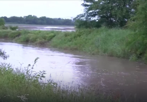 Вышедшая из берегов вода повредила автодорогу в Лабинском районе
